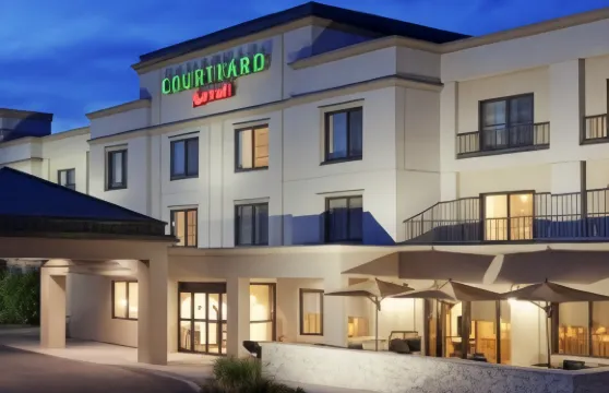 紐堡斯圖爾特機場萬怡酒店