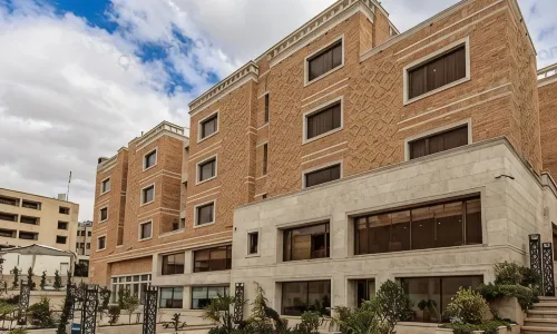 Zandiyeh Hotel