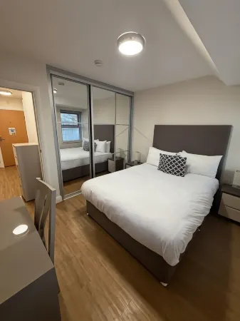 House of Fisher - City Wall House Отели в г. Рединг