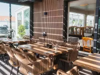 Delphi Hotel & Restaurant Hotels near Cranz