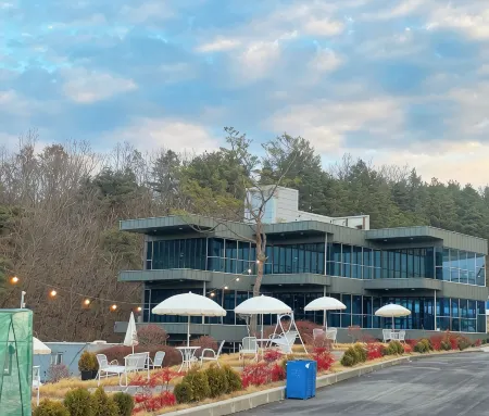 Geumsan Lagom Glamping Отели в г. Кымсан