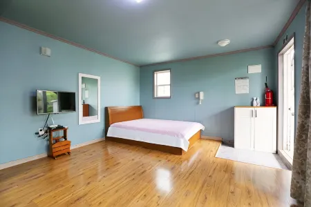 Cheorwon Evergreen Pension Отели рядом с достопримечательностью «Водопад Самбуён»