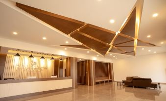 Intouch Riverside Hotel - Housity