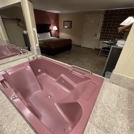 Economy Inn Отели рядом с достопримечательностью «Капитолий штата»