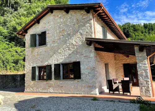 Tuscan villa for 8 people with pool near Lucca. Hotels in Borgo a Mozzano