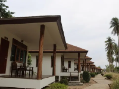 Koh Ngai Paradise Beach Resort Hotels in Koh Ngai