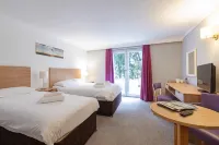 The Caledonian Island Hotel - parking