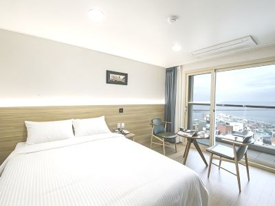 Harbor Hotel