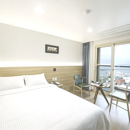 Harbor Hotel