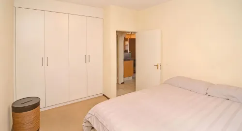 Tuscan style loft, 2 patios, WiFi, Netflix , pool - 2 ดาว