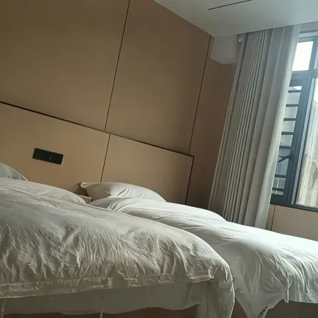 Qixiong Hotel (Huajiang Bus Station)
