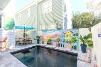 THE DELPHINE Luxury Downtown Charleston Villa, 1 Block to King + Private Pool - 別墅