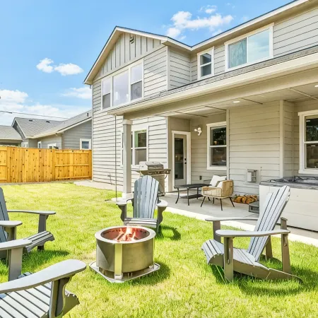 Bend Luxury • Hot Tub • Game Room • Near Downtown