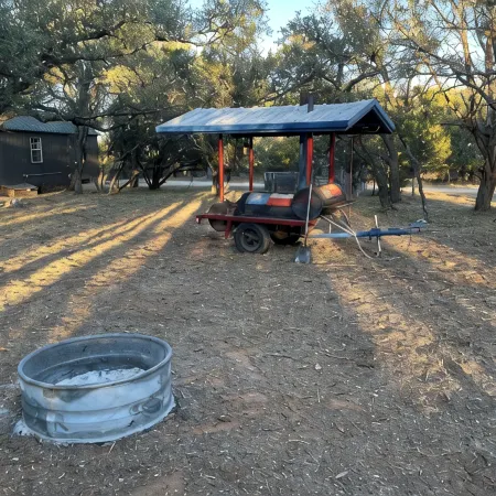 Reece's Ranch House - Cabin 1 - just outside charming Fredericksburg, TX
