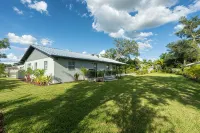 Inspiration House-One Acre Pool Home in the Heart of Pinellas!