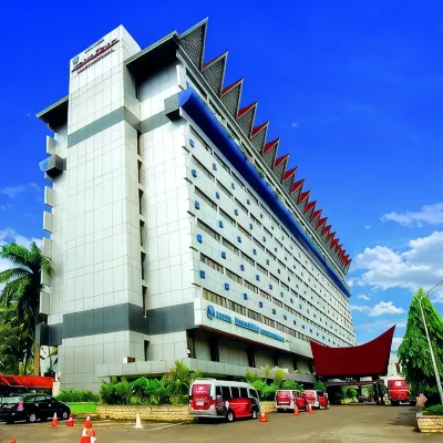 Hotel Danau Toba International Hotel dekat Little India Gate ( குட்டி இந்தியா நுழைவாயில்/Gerbang India Kecil)