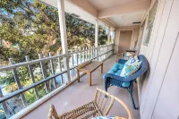Seahorse Suites #3. Island Living at it's Best!