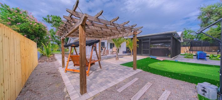 Heated Pool Sleeps 14-Near Srq, Ami, Beaches-Game Room-Outdoor Fun-Bunk Bed Отели в г. Уитфилд