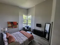 Modern Charming 3-Bedroom House in Marvelous Ronald with WiFi, AC, Ping Pong. Hotels in Ronald