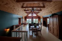 Mountain Cabin with Views of the Blue Ridge Parkway and the Piedmont - Homestays