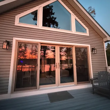 Charming 1-bedroom cottage in fabulous Bridgton with WiFi, AC, private dock