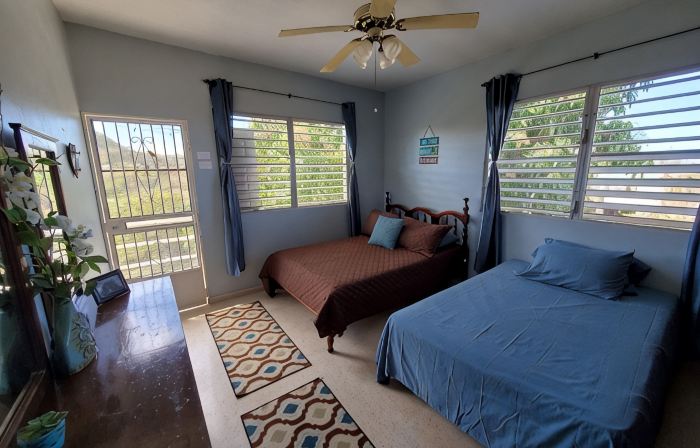 Beautiful home with 2 bedrooms 2 minutes from the beach.