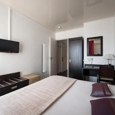 Hôtel Comté de Nice Hotels near Riquier