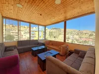Petra Cabin Roof Top Hostel クルセイダー城周辺のホテル