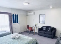 Merivale Court Large Studio-Unit 3 - Homestays