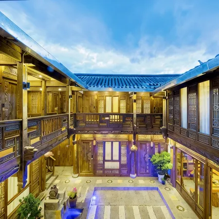 LIjiang Shiliushang Inn