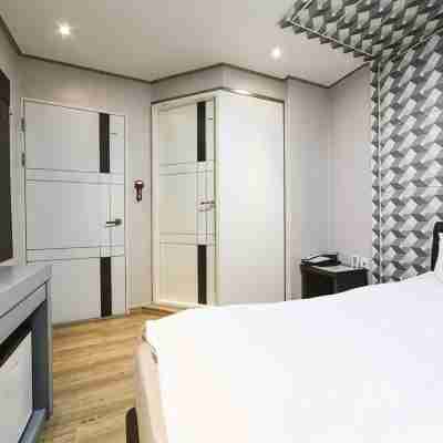 Bobos Motel Rooms