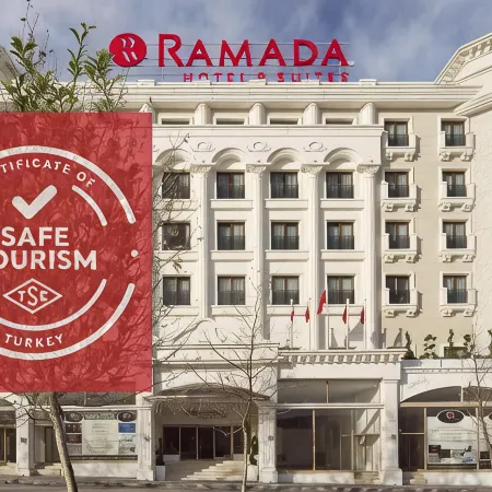 Ramada Hotel & Suites by Wyndham Istanbul/Merter Отели рядом с достопримечательностью «Зейтинбурну»