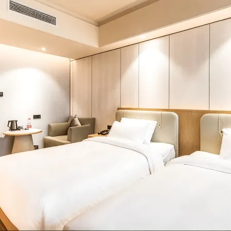 Earl Family Hotel (Ma'anshan High-Speed Railway East Station Erzhong Subway Station)