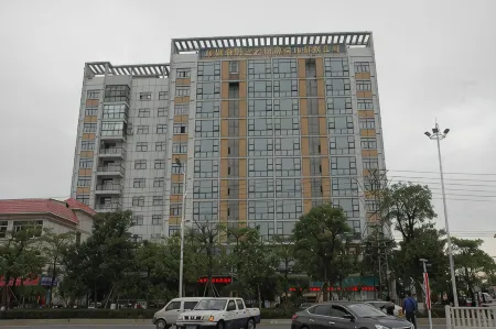 Baiyi Hotel (Shenzhen Huawei Putian North Subway Station)
