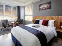 Ever8 Serviced Residence - Condos