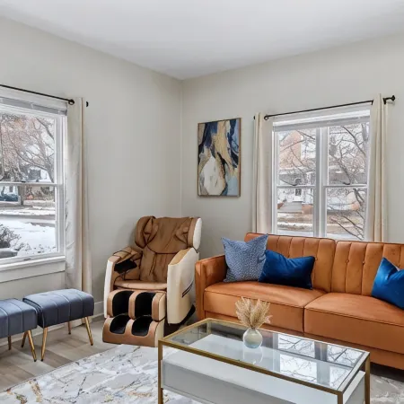 Newly-renovated 2-bedroom House with a Luxurious Massage Chair