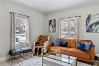 Newly-renovated 2-bedroom House with a Luxurious Massage Chair - Bungalows