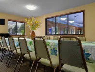Super 8 by Wyndham Paris TN