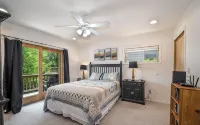 Lake Views! HOT TUB! Walk to Lake Rentals, Coffee & Eats. Minutes to Everything! - Chalets