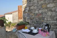 Château de Bessas - Bed and breakfasts
