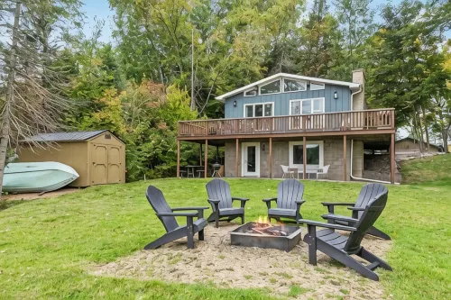 Relaxing Lake Home that is certain to create smiles and memories for all ages!