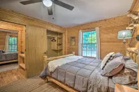 All-Seasons Woodland Escape: Fire Pit, Deck, Grill - Chalets