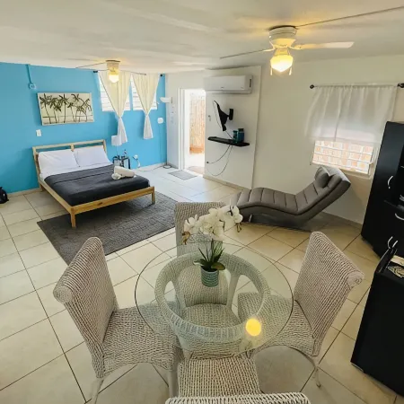 Caracoles #2 Apartment 7 Min to Airport & Free WI-FI