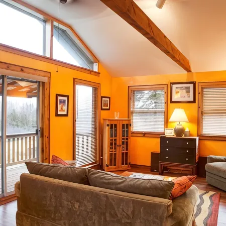 Charming 1-bedroom cottage with WiFi and AC in Saugerties