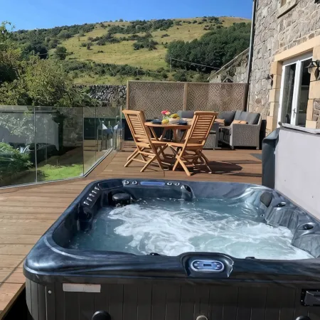 The Carthouse (Luxury 2 bed with private hot tub) Отели в г. Капар