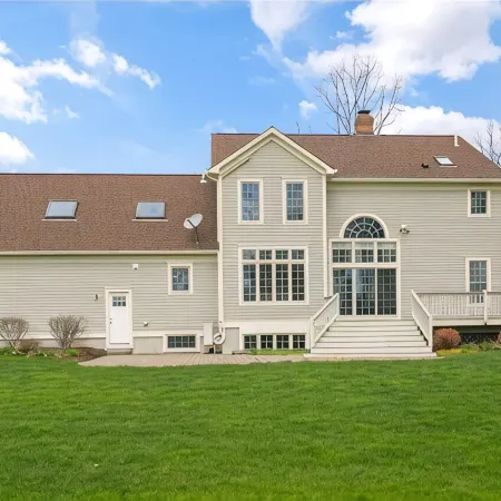 Cozy Ithaca Retreat - Fenced Yard - 7 min drive to Cornell - Ev Charger