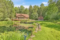The Catskill Getaway • Near Bethel Woods & Hiking & HOT TUB - Wi-Fi