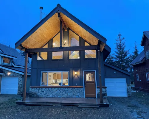 Charming 2-bedroom retreat Chalet Soleil au Lake Pend Oreille! 클라크 포크 호텔