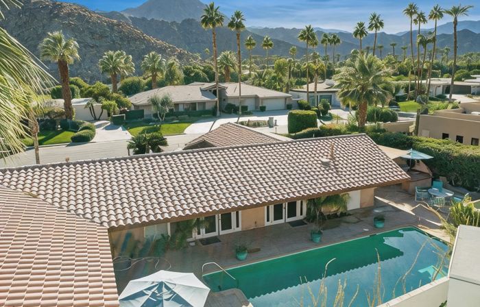 Vintage 1959 mid century modern, close to tennis and festivals