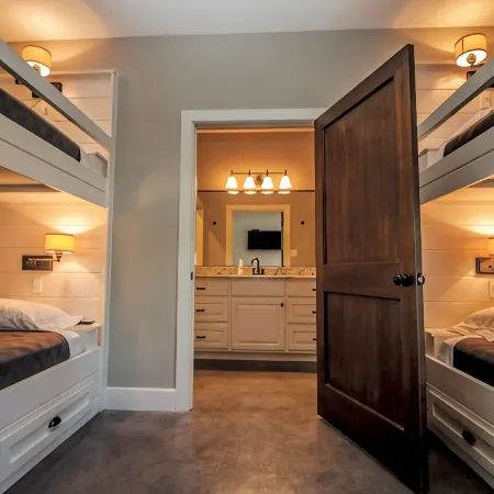 Spacious 5-bedroom house with a private pool on the golf course.